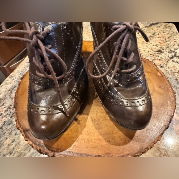 Bongo lace up brown bootie  shoes. Size 7.5 - Picture 5 of 14